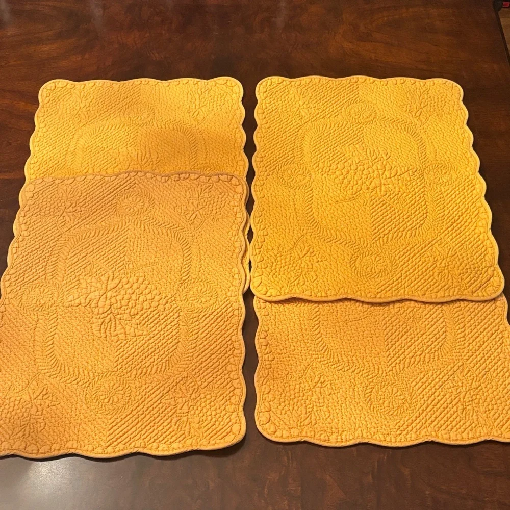 Williams Sonoma Set of Four Quilted Yellow Golden Rod Placemats